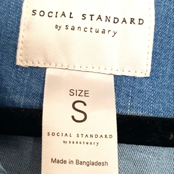 ๐ฉต Social Standard by Sanctuary Light Blue Denim Jacket โ Size Small ๐ฉต - Picture 2 of 7